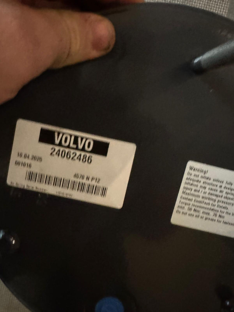 Perne de aer Volvo – NOI, originale, în cutie foto 0