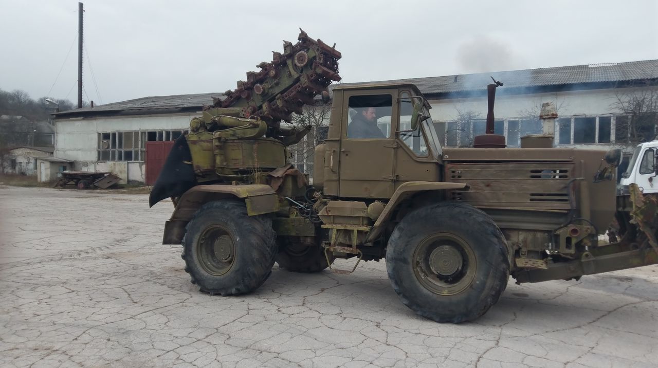 Urgent! T155 K ; Т 150 полковая землеройная машина ПЗМ-2 является универсальной землеройной машиной фото 1