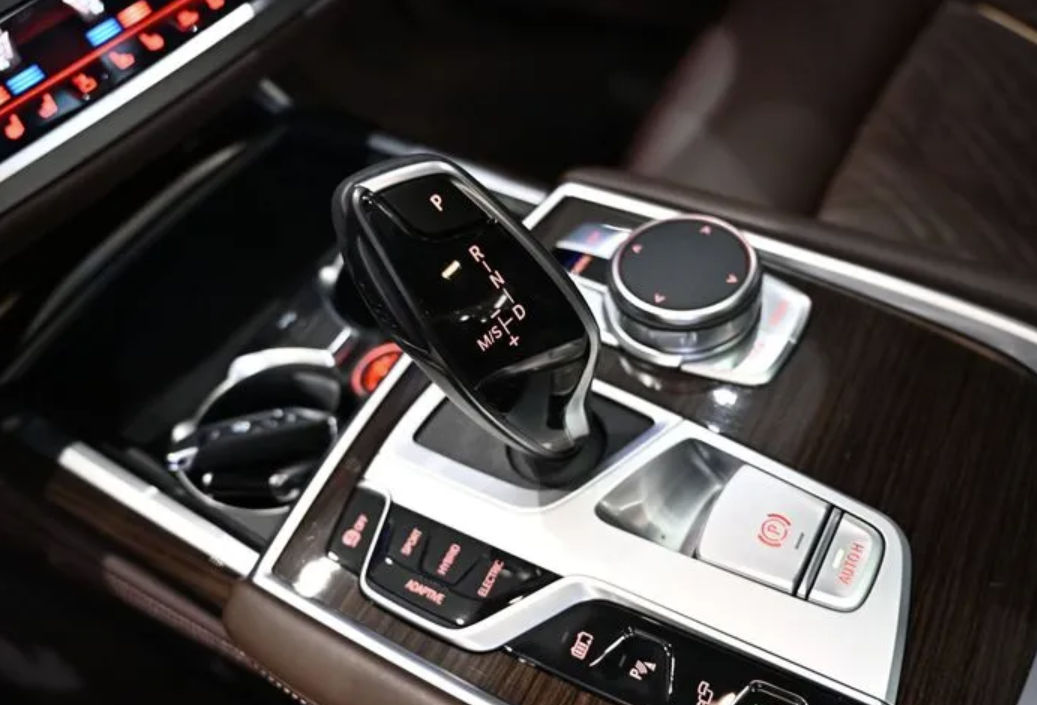 BMW 7 Series foto 12