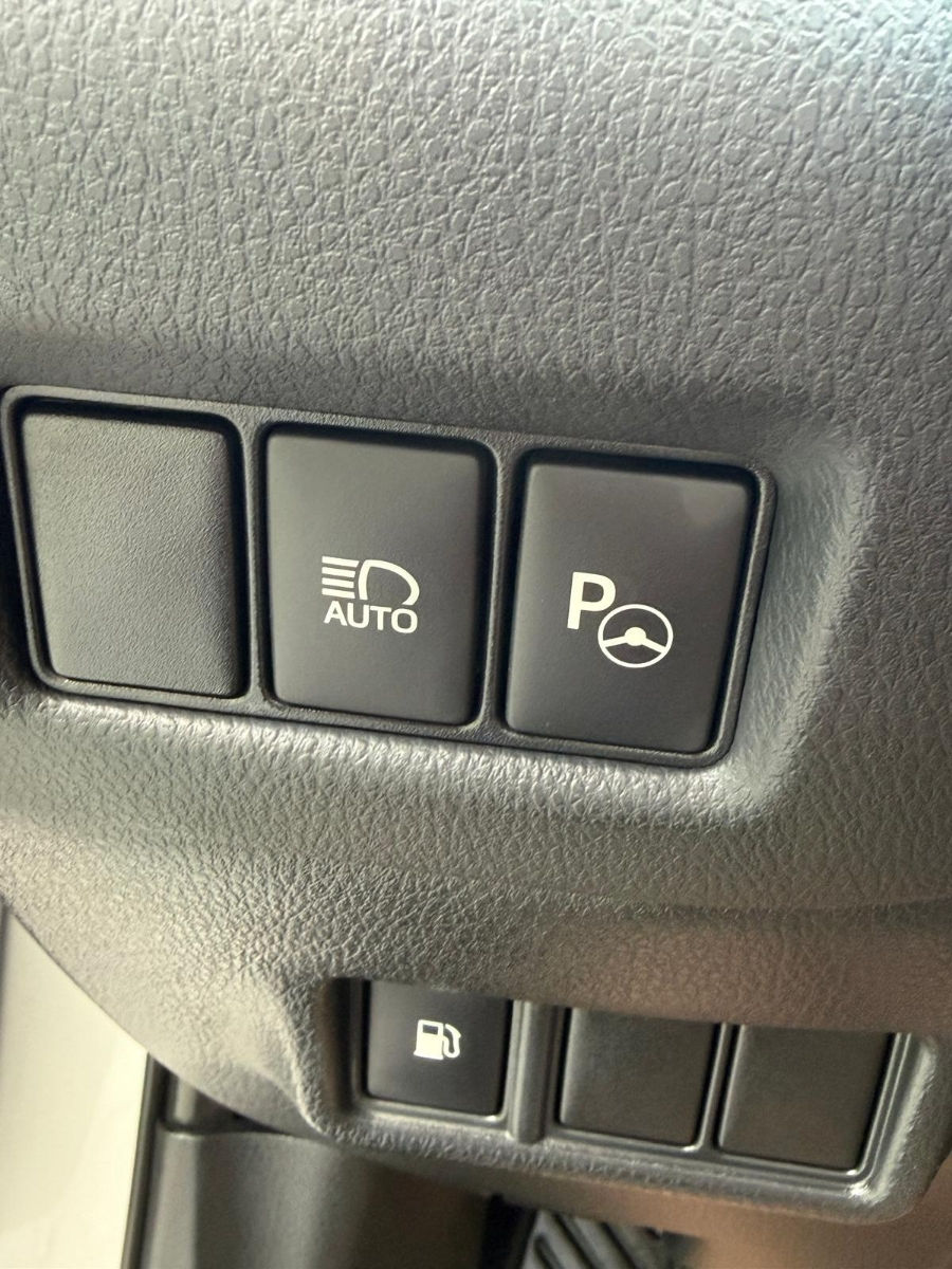 Toyota C-HR 2019 photo 10