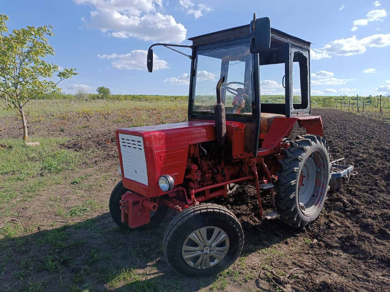 Vând tractor T25 cu agregate foto 3