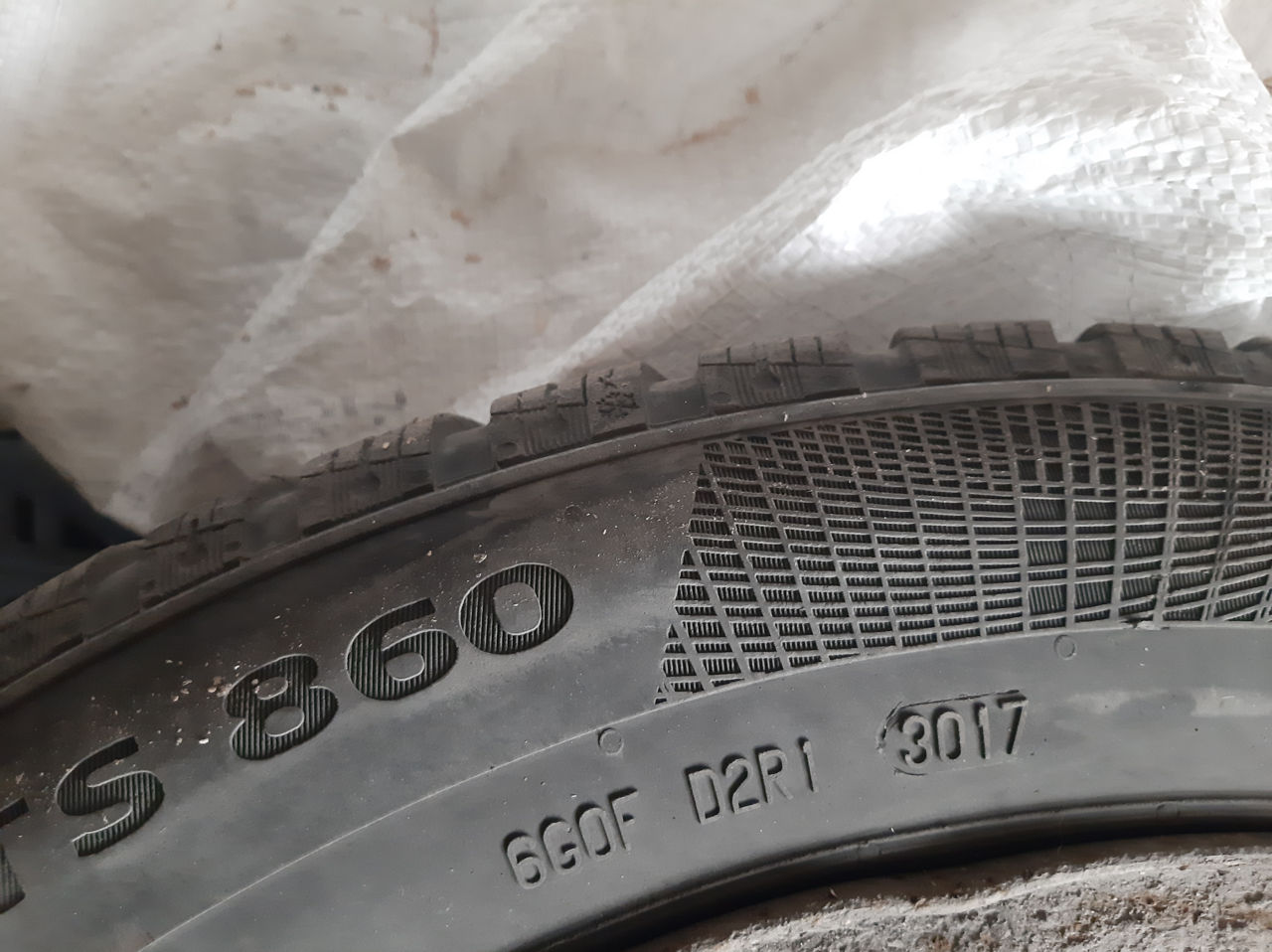 Зимние шины Continental 205/55 R16