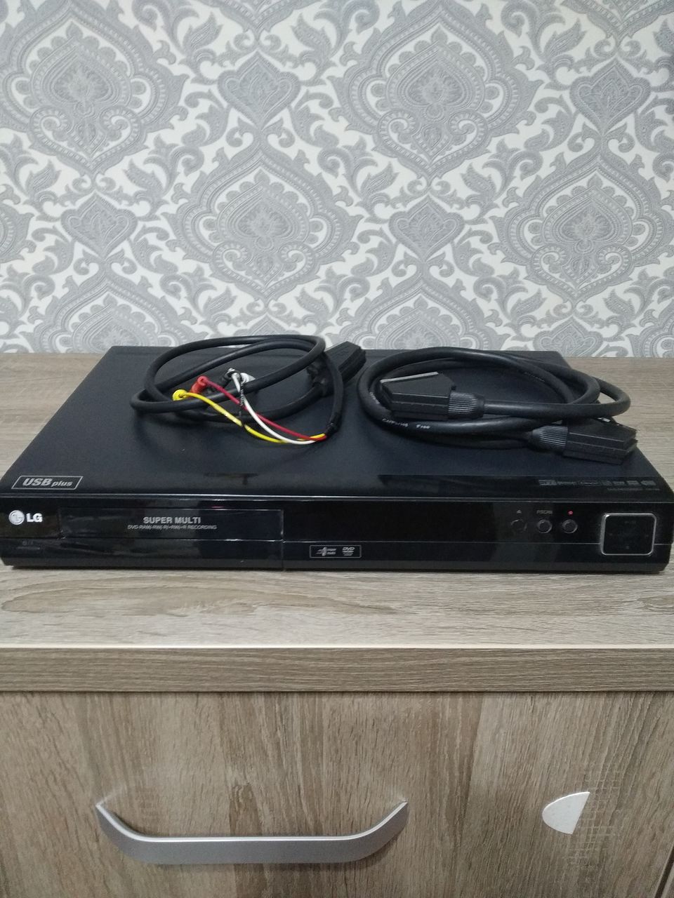 Продам LG DVD-рекордер DR788
