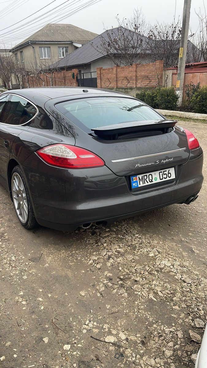 Porsche Panamera фото 1