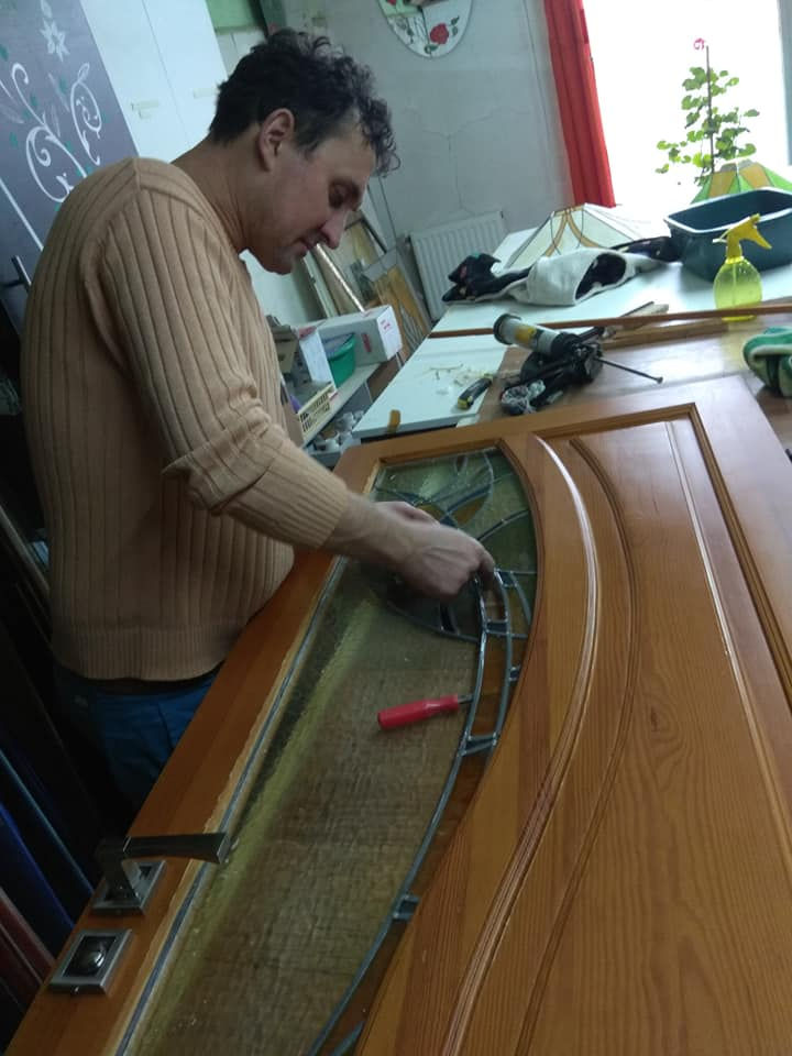 Reparam si restauram practic tot: mobila, sticla, lustre, tablouri, statuete. foto 6