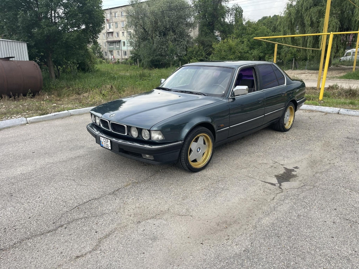 BMW 7 Series фото 9