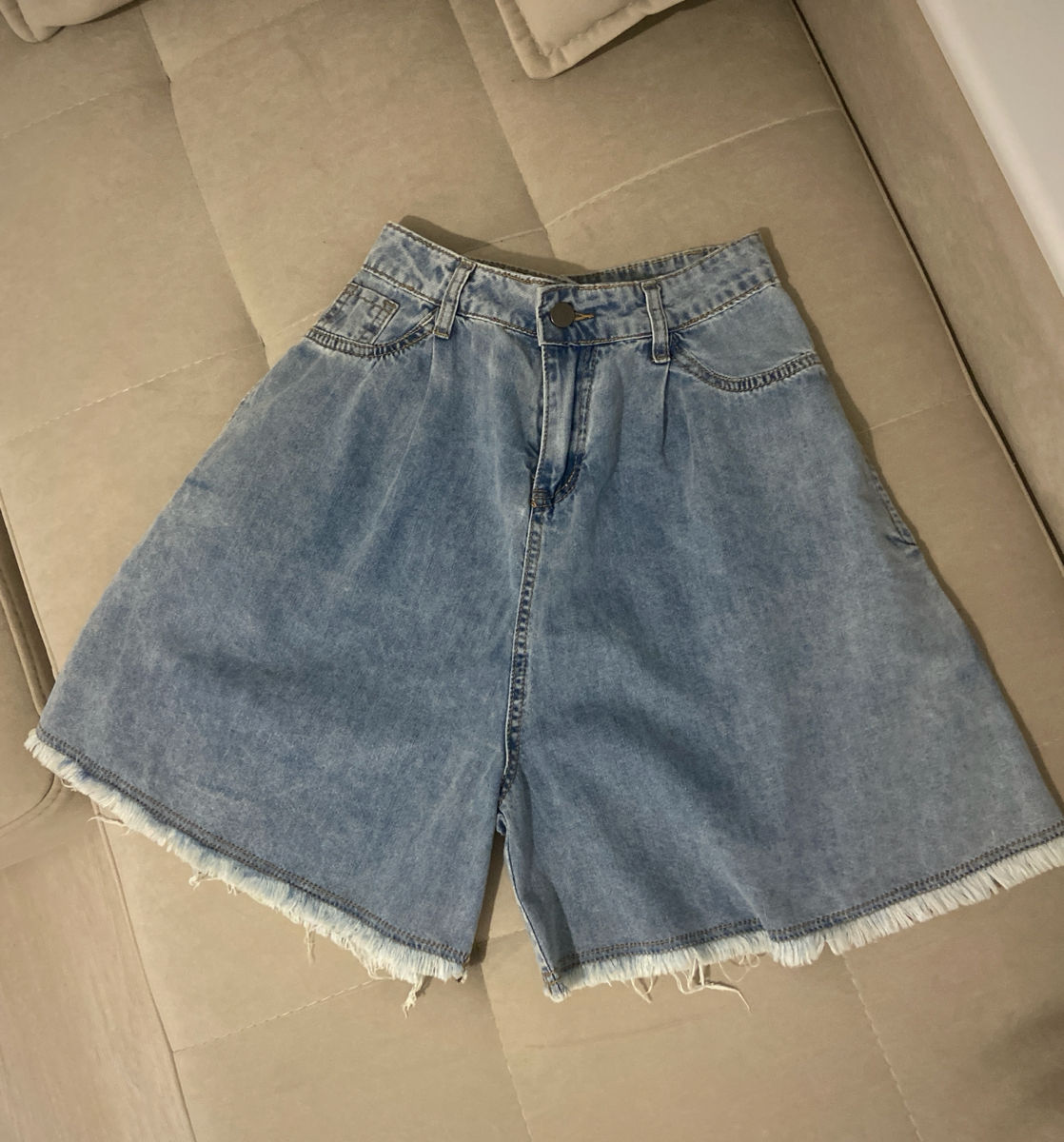 Продаю женские новые шорты с высокой талией фото 0