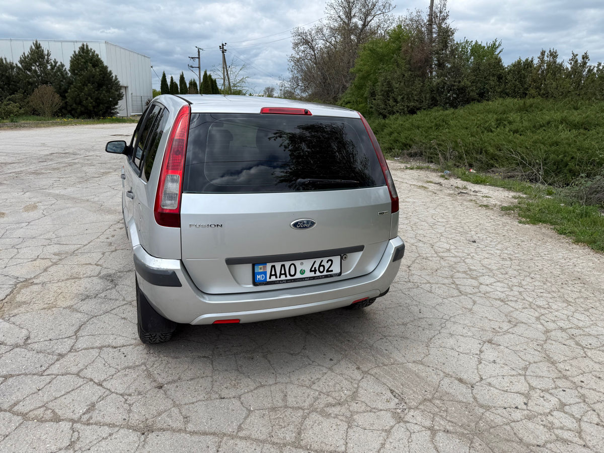 Ford Fusion foto 2