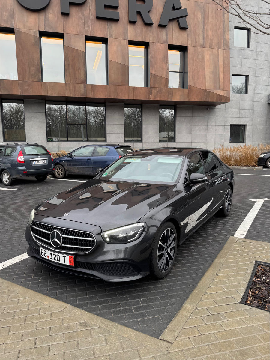 Mercedes E-Class foto 0