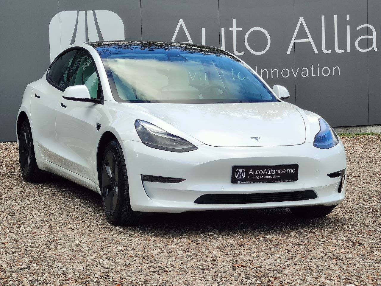 Tesla Model 3 фото 2
