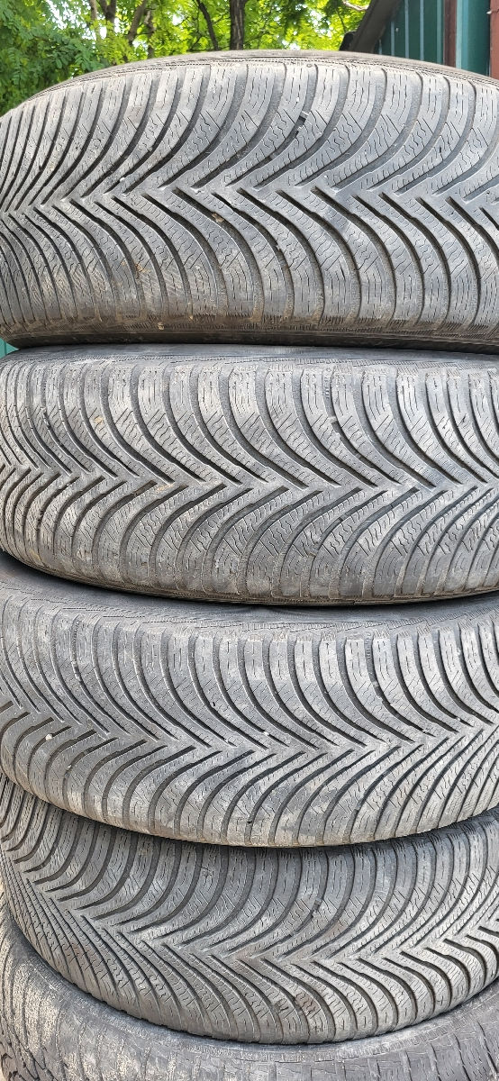 Шины 215/65 R16 Michelin  foto 0
