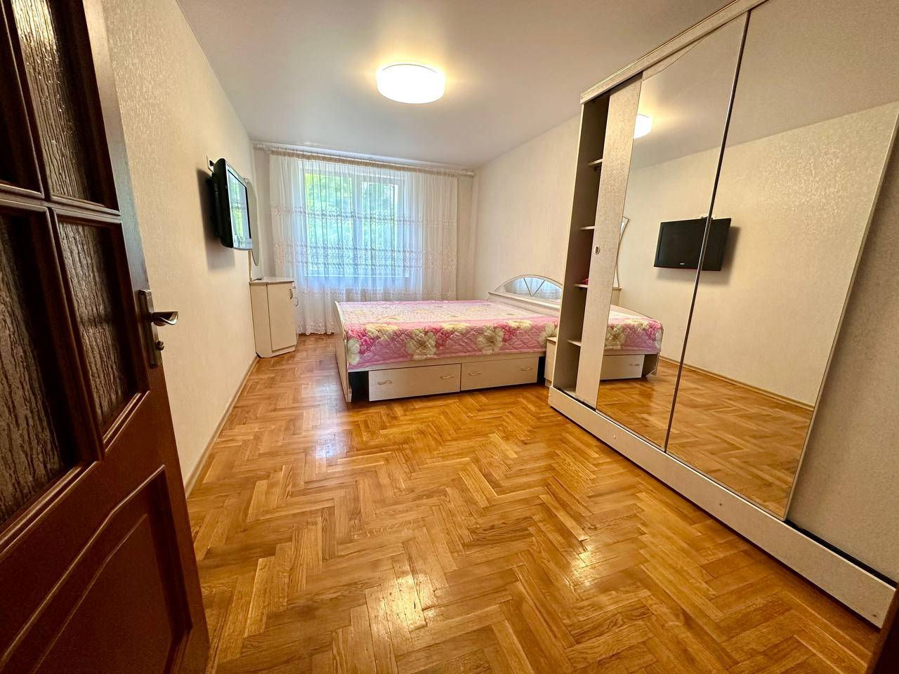 Apartament cu 3 camere, 105 m², Botanica, Chișinău foto 0