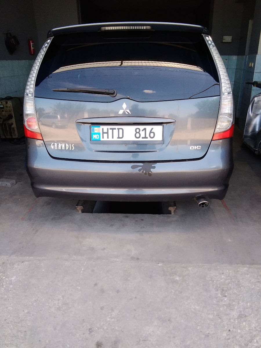 Mitsubishi Grandis foto 6