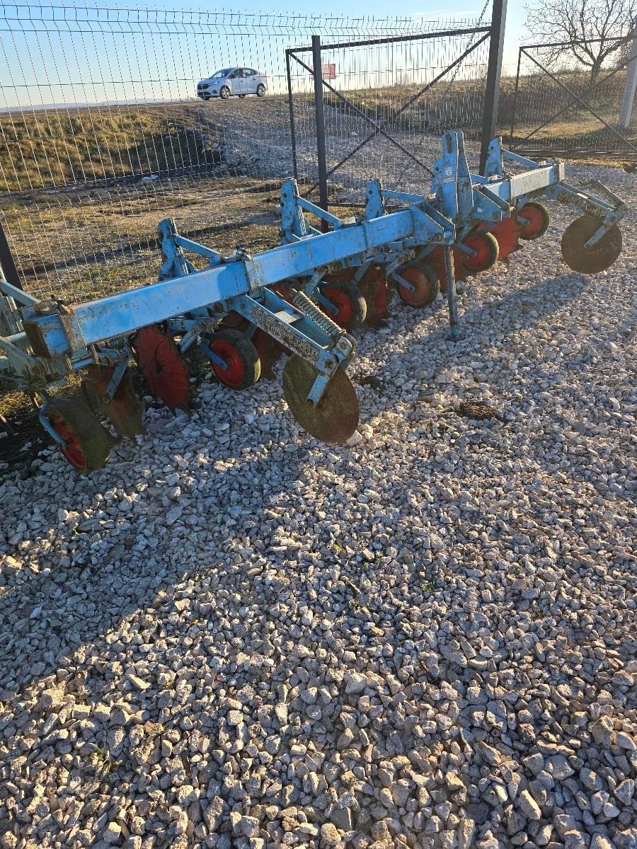 Cultivator printre rînduri din europa. foto 2