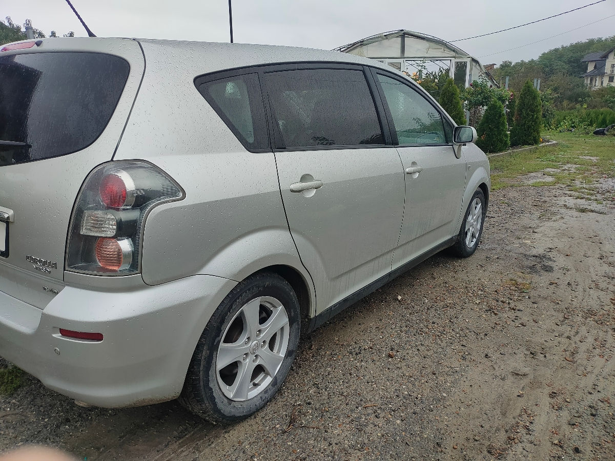 Toyota corola verso 2.2 2006 фото 0