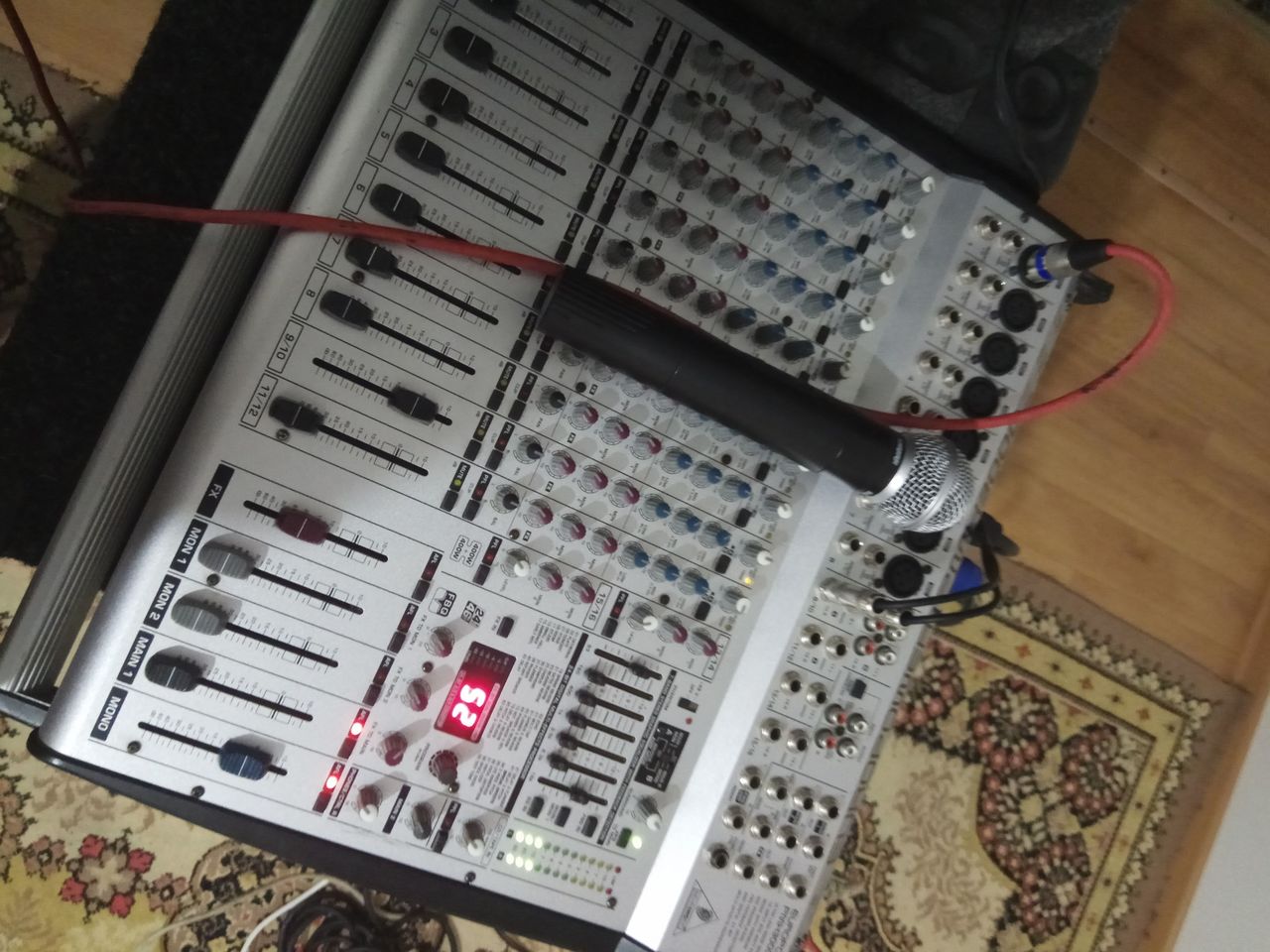 Behringer PMP 3000 Europower активный микшерный пульт+ JBL 12