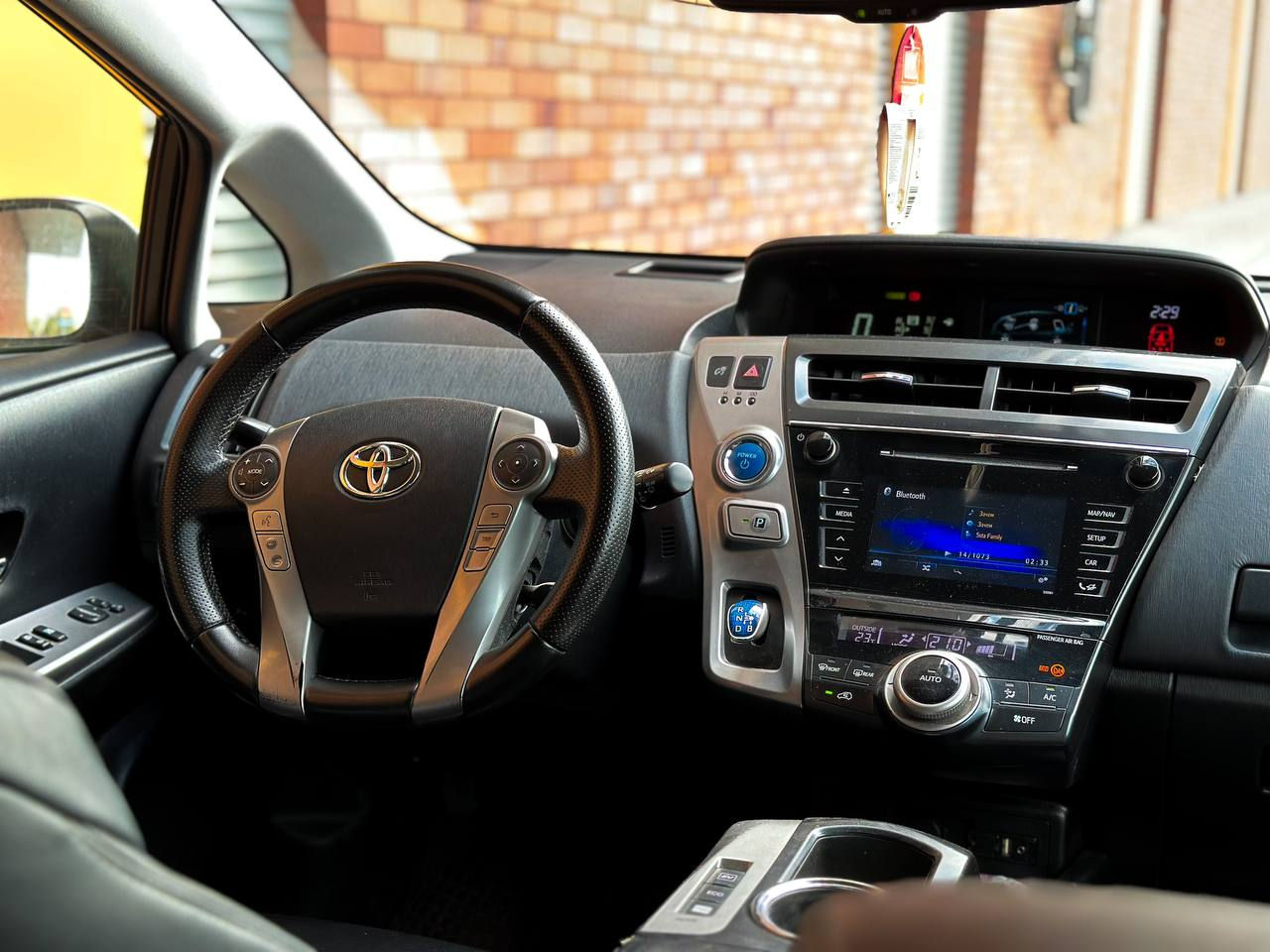 Toyota prius plus 7 locuri- chirie auto - авто прокат - rent a car foto 2