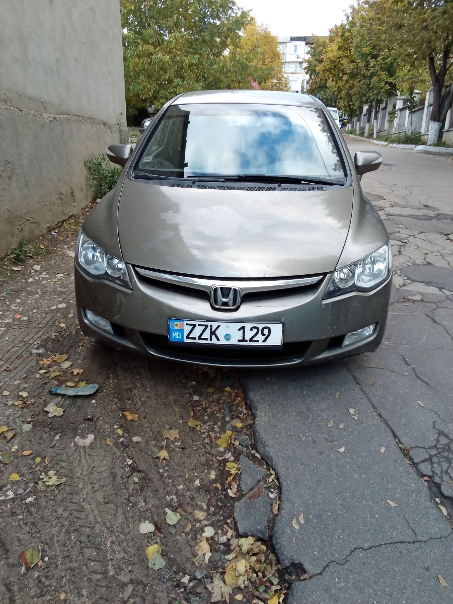 Honda Civic 2006 г. с пробегом 235000 км, Мягкий гибрид (бензин), 3350 €