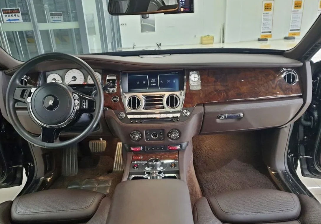 Rolls-Royce Ghost foto 9