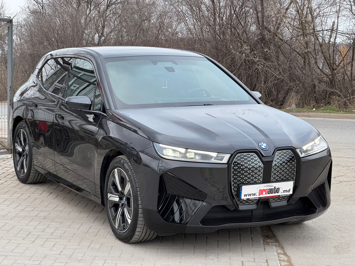 BMW iX фото 1