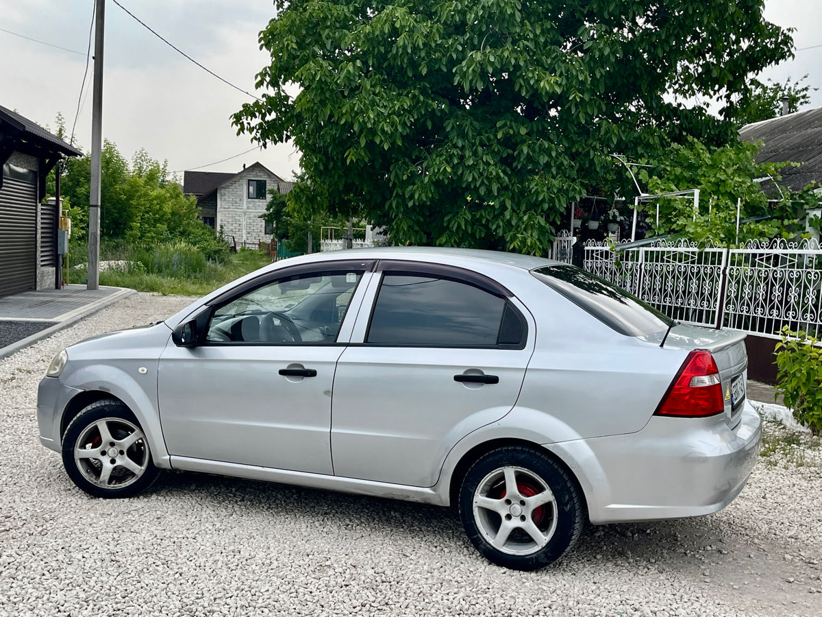 Chevrolet Aveo фото 4