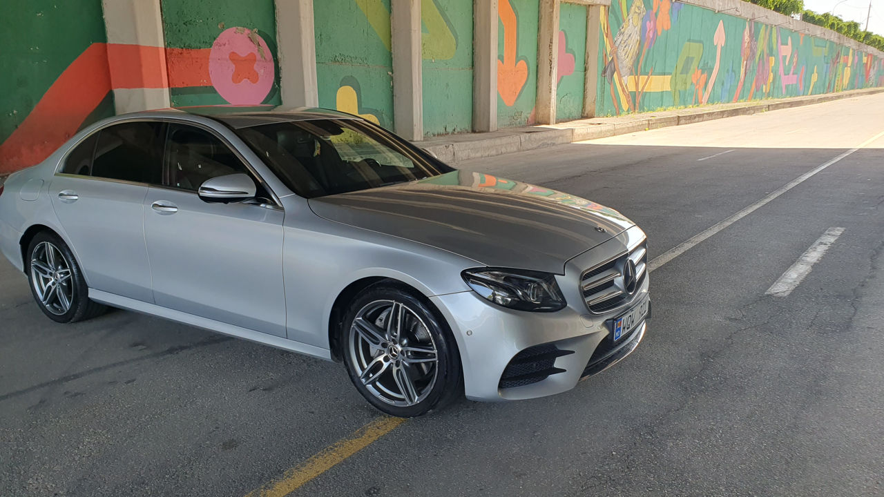 Mercedes E-Class foto 1