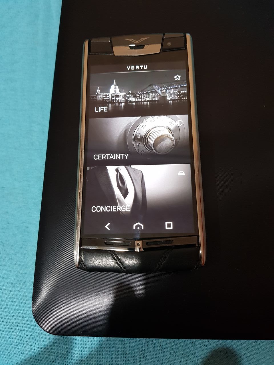 Срочно продам Vertu signature touch оригинал 100%