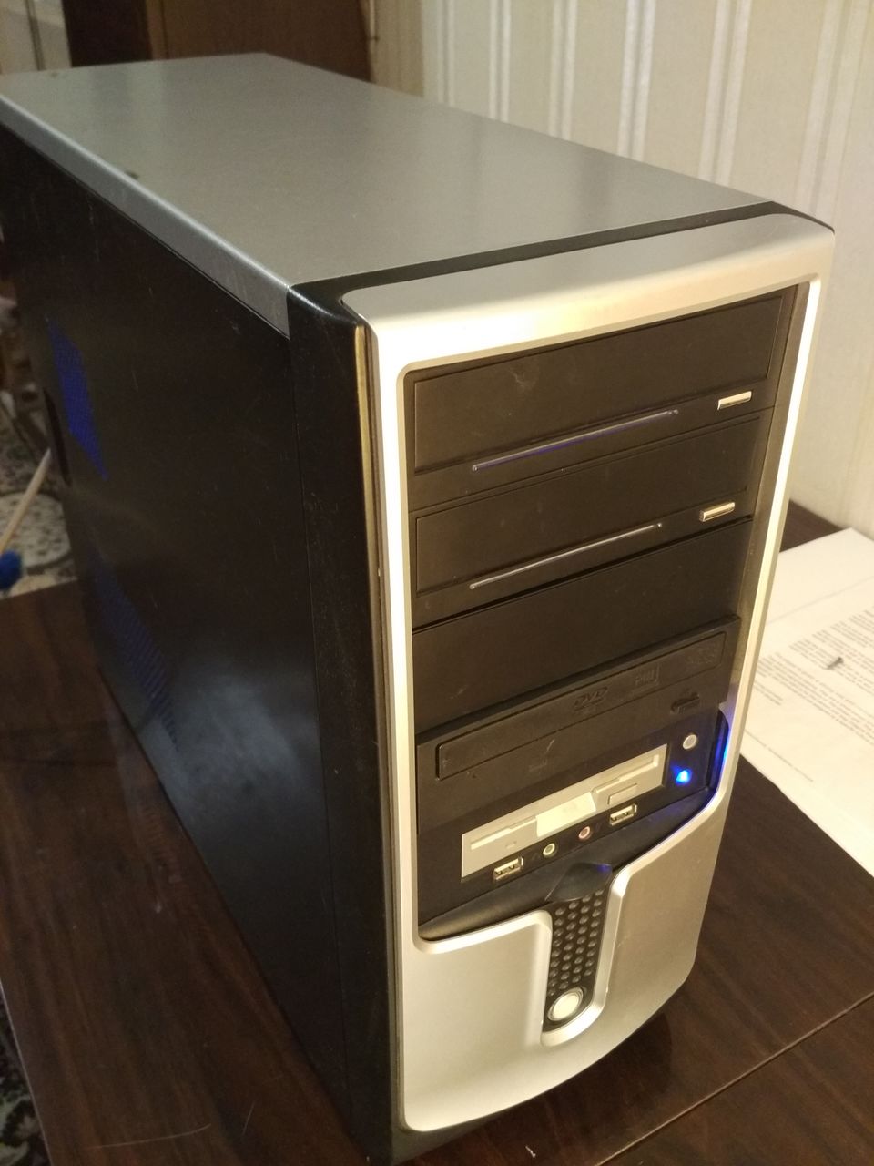 PC - AMD Athlon II X4 640 @3.3GHz; 8 GB DDR2; 500 GB HDD; Nvidia Quadro 600  1Gb