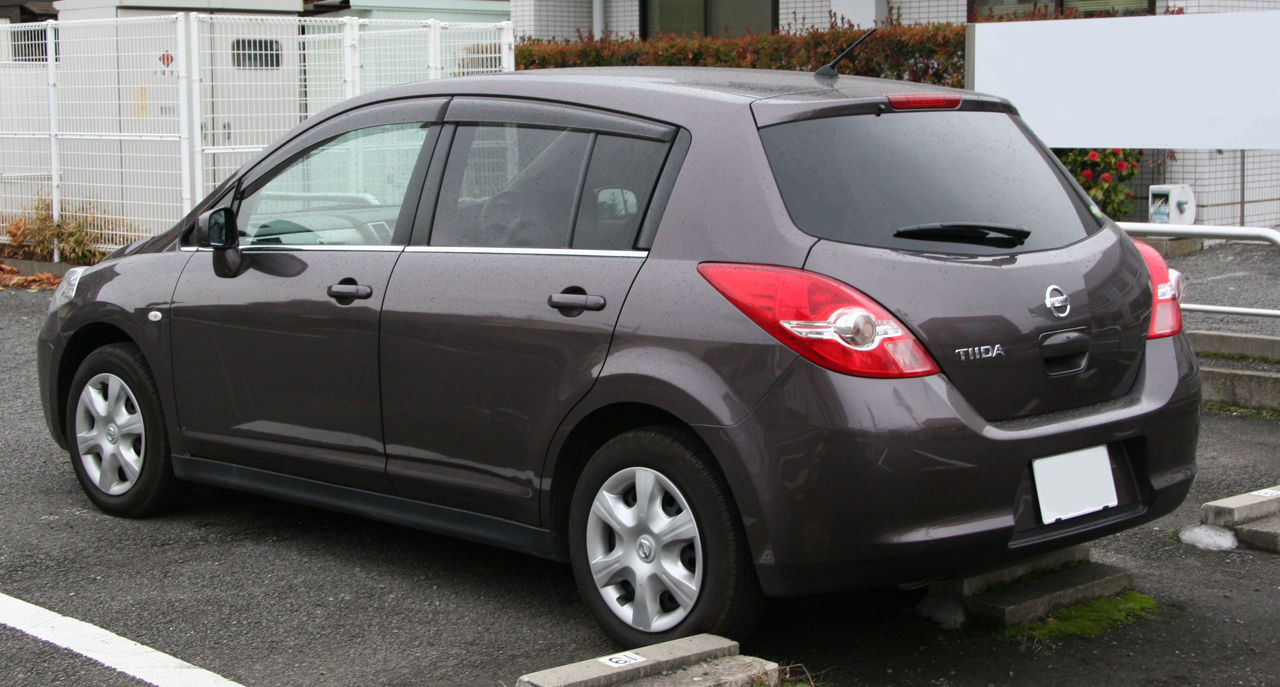 Nissan Tiida foto 0