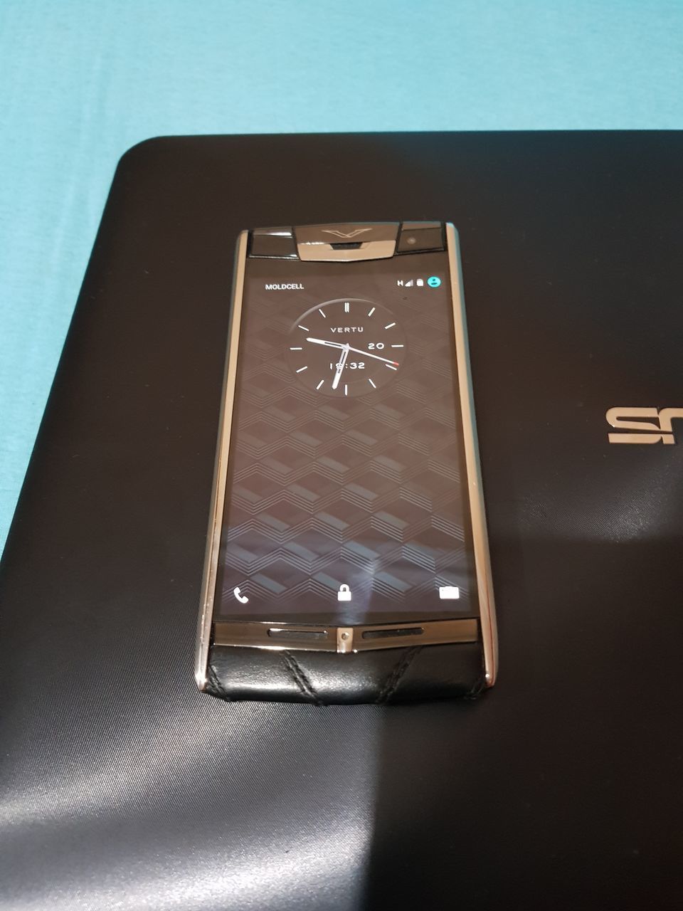 Срочно продам Vertu signature touch 2014 оригинал 100%