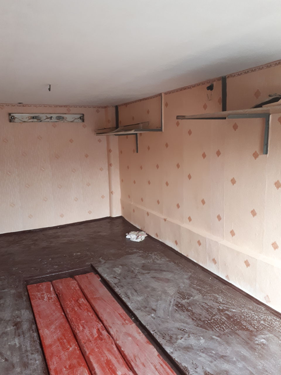 Se vinde garaj linga piata auto Pruncul