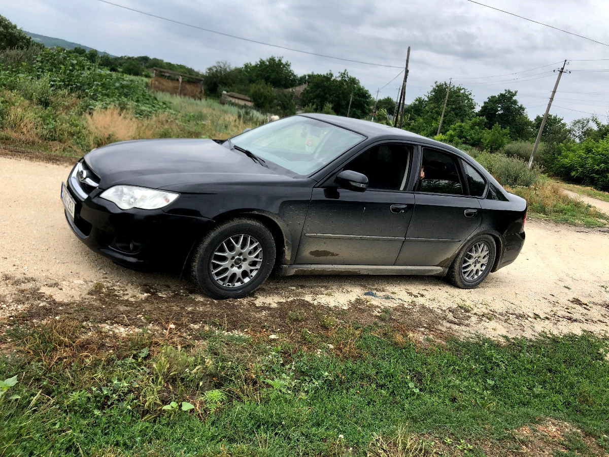 Subaru Legacy foto 2