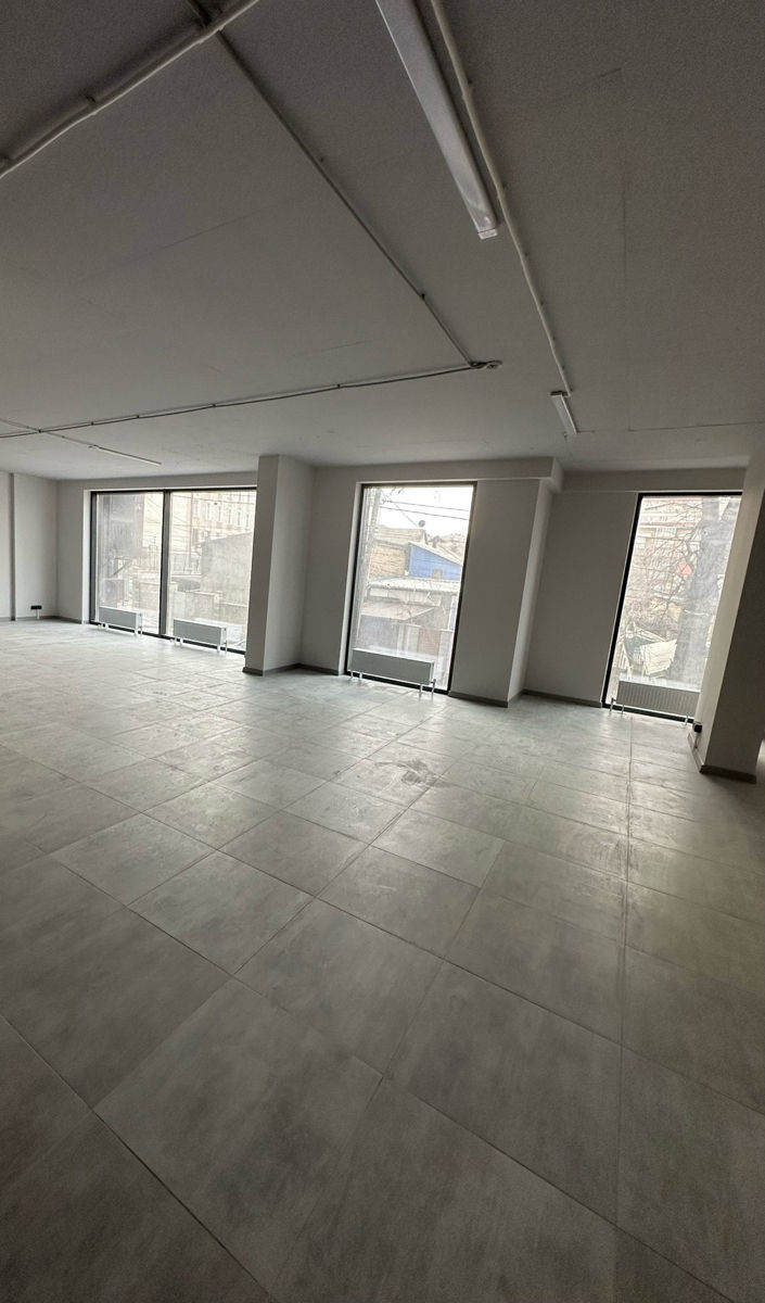 Chirie spațiul comercial 200 mp, str.Avram Iancu 32. foto 2
