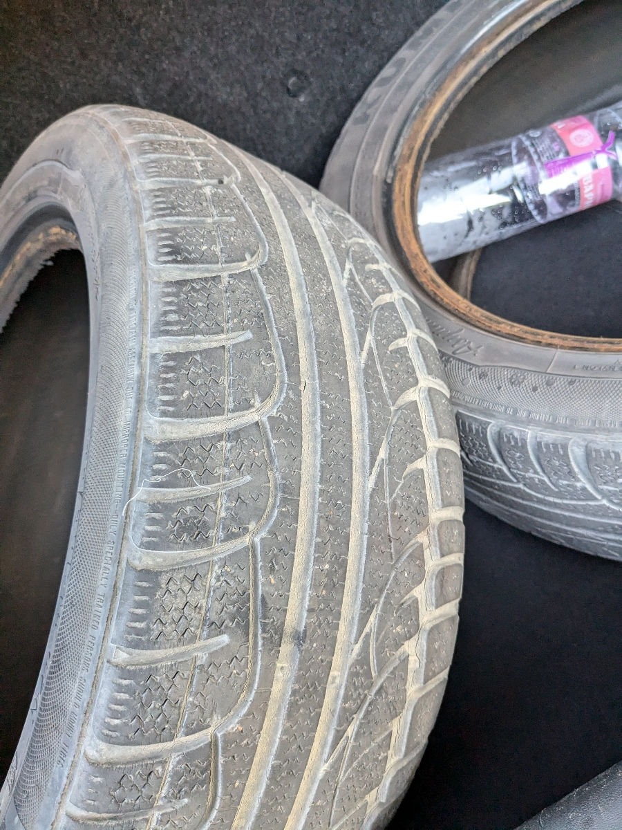 Продам резину зиму пару 195/50 R15 500 р