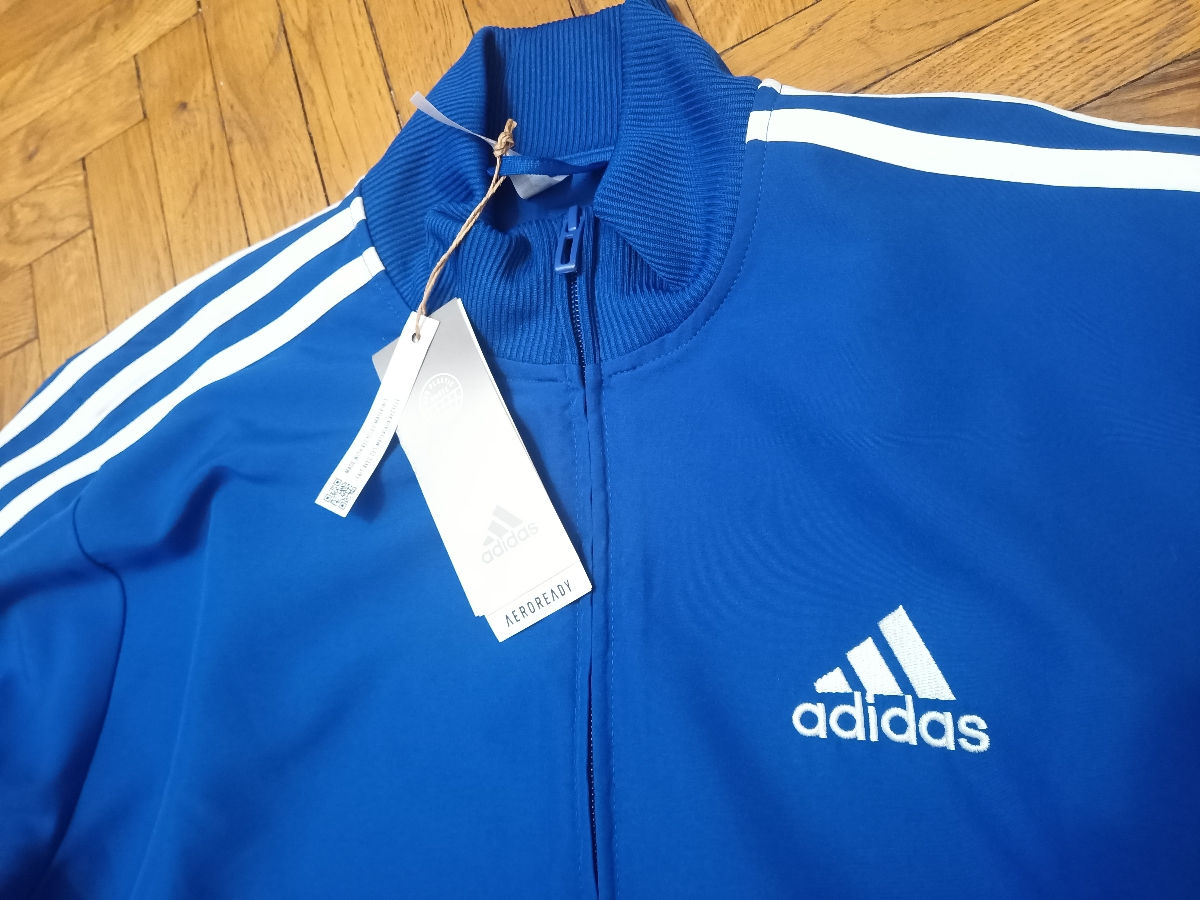 Costum sportiv Adidas foto 0