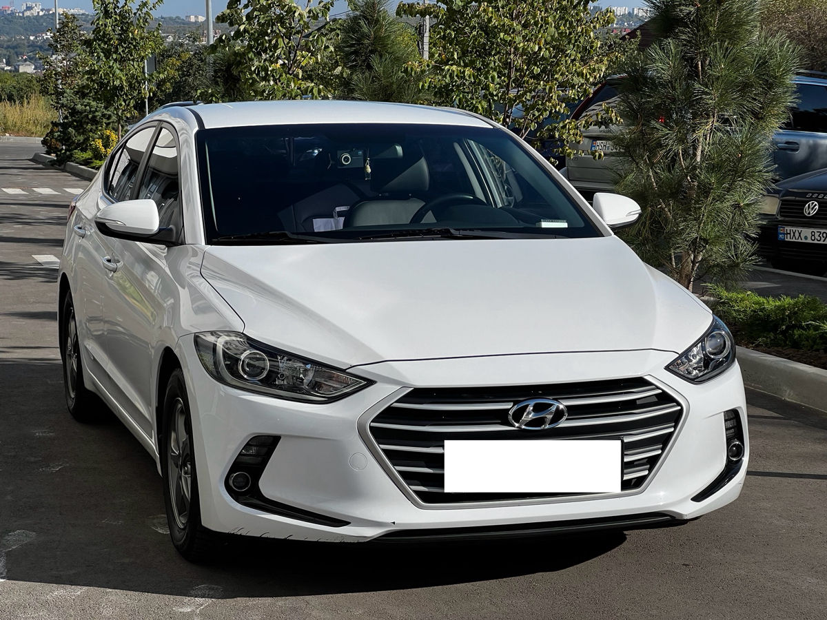 Hyundai Elantra фото 0