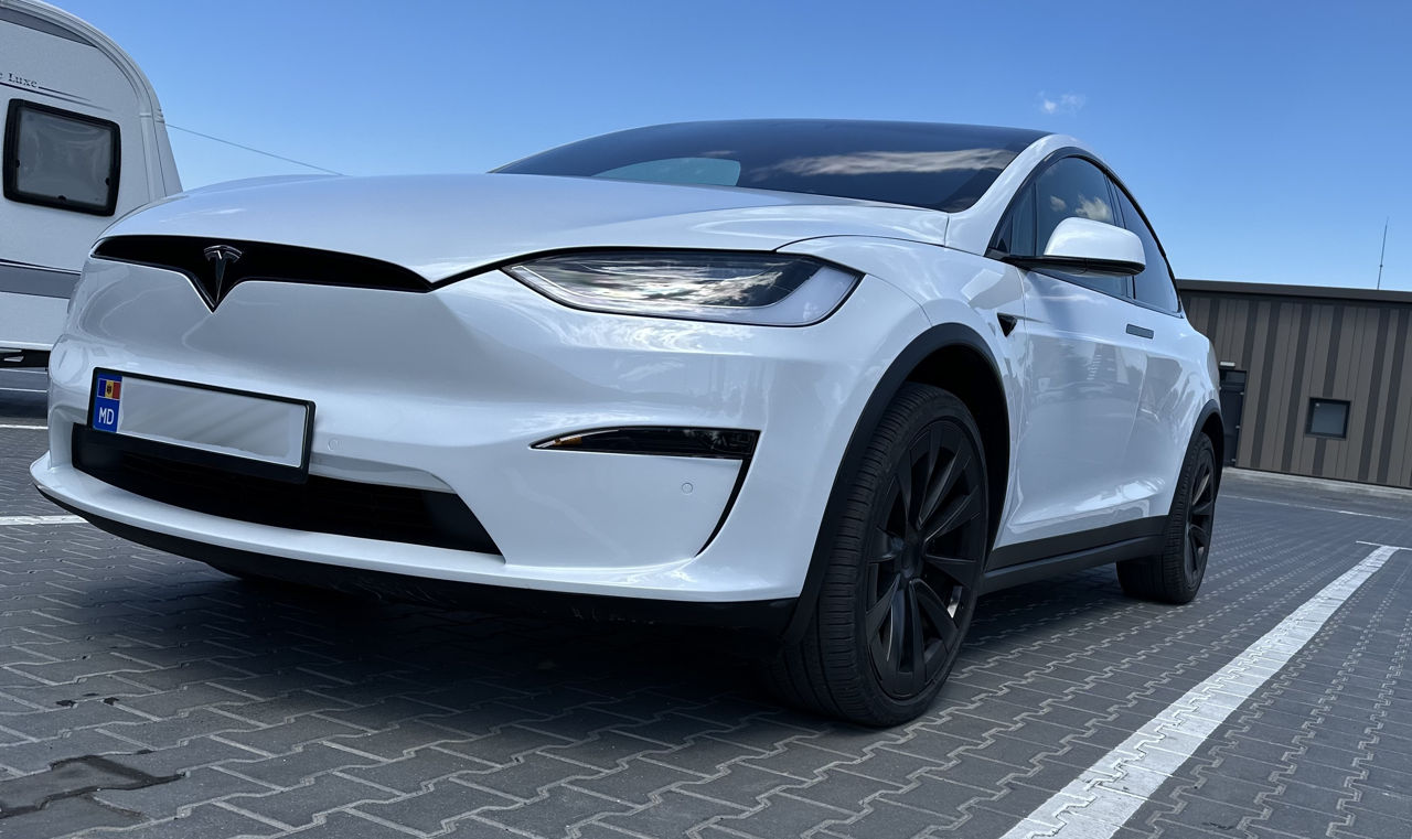 Tesla Model X foto 1