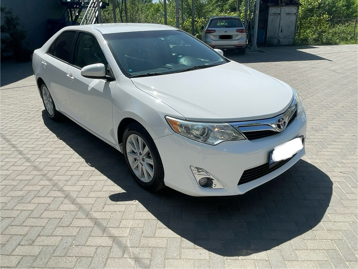 Toyota Camry foto 0