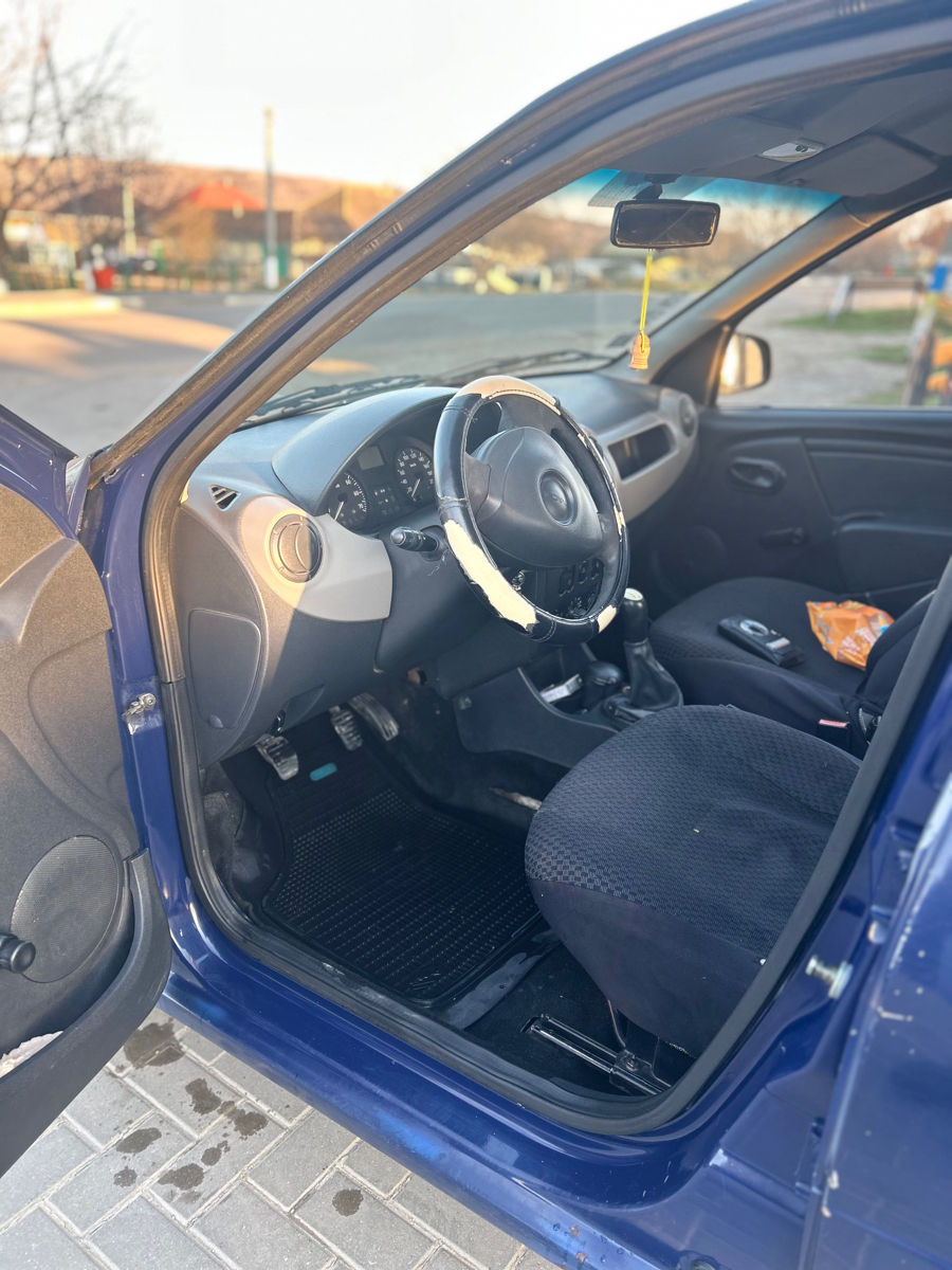 Dacia Logan foto 4