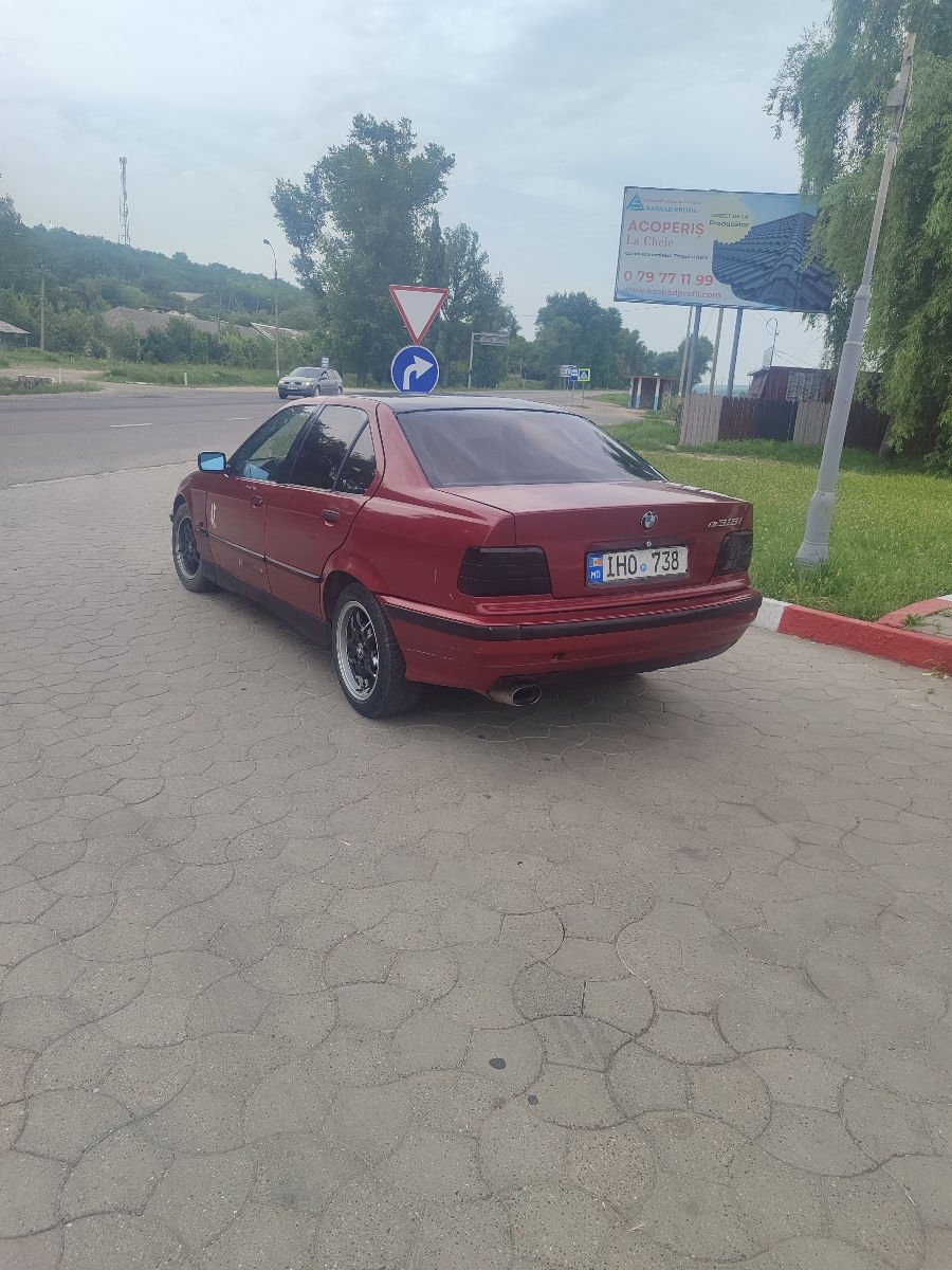 BMW 3 Series фото 0