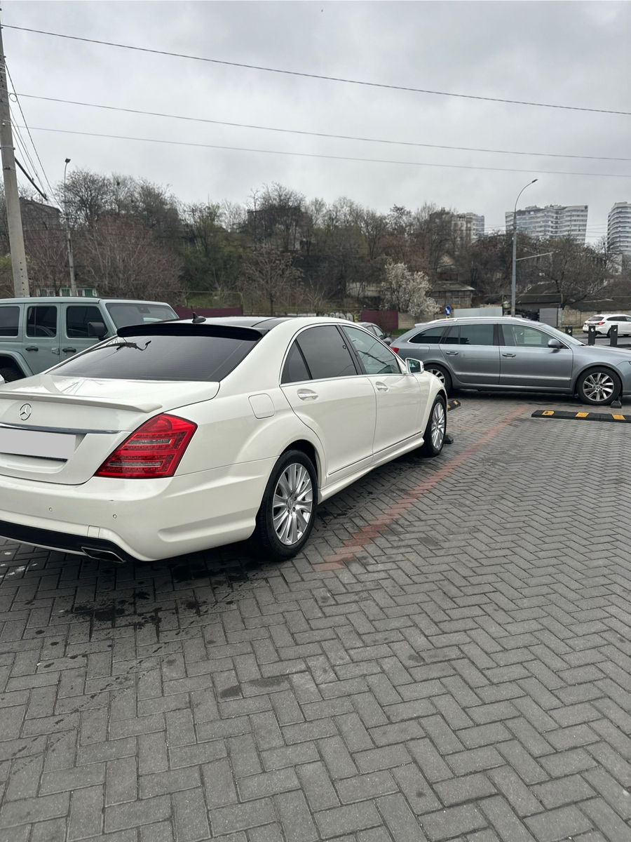 Mercedes S-Class foto 1