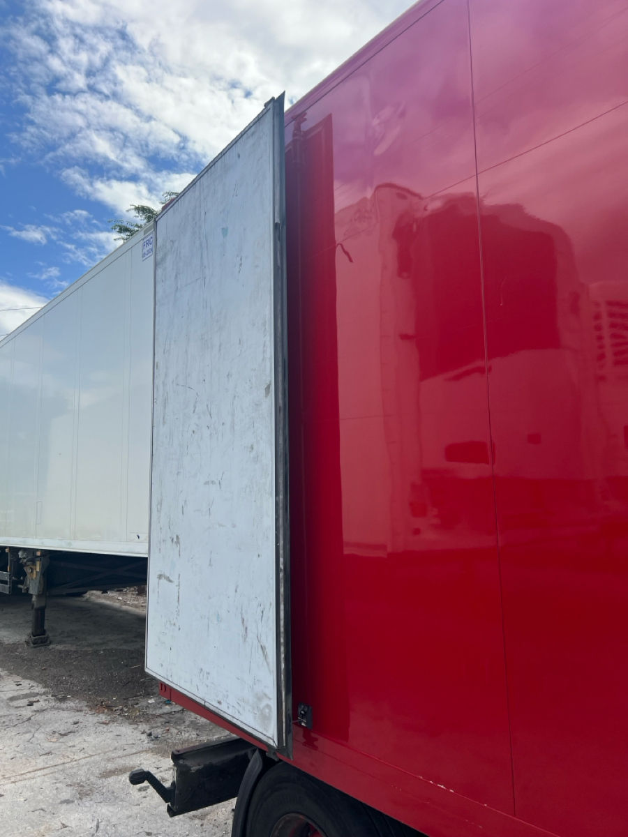 Fliegl remorcă izoterma  3500 kg foto 4