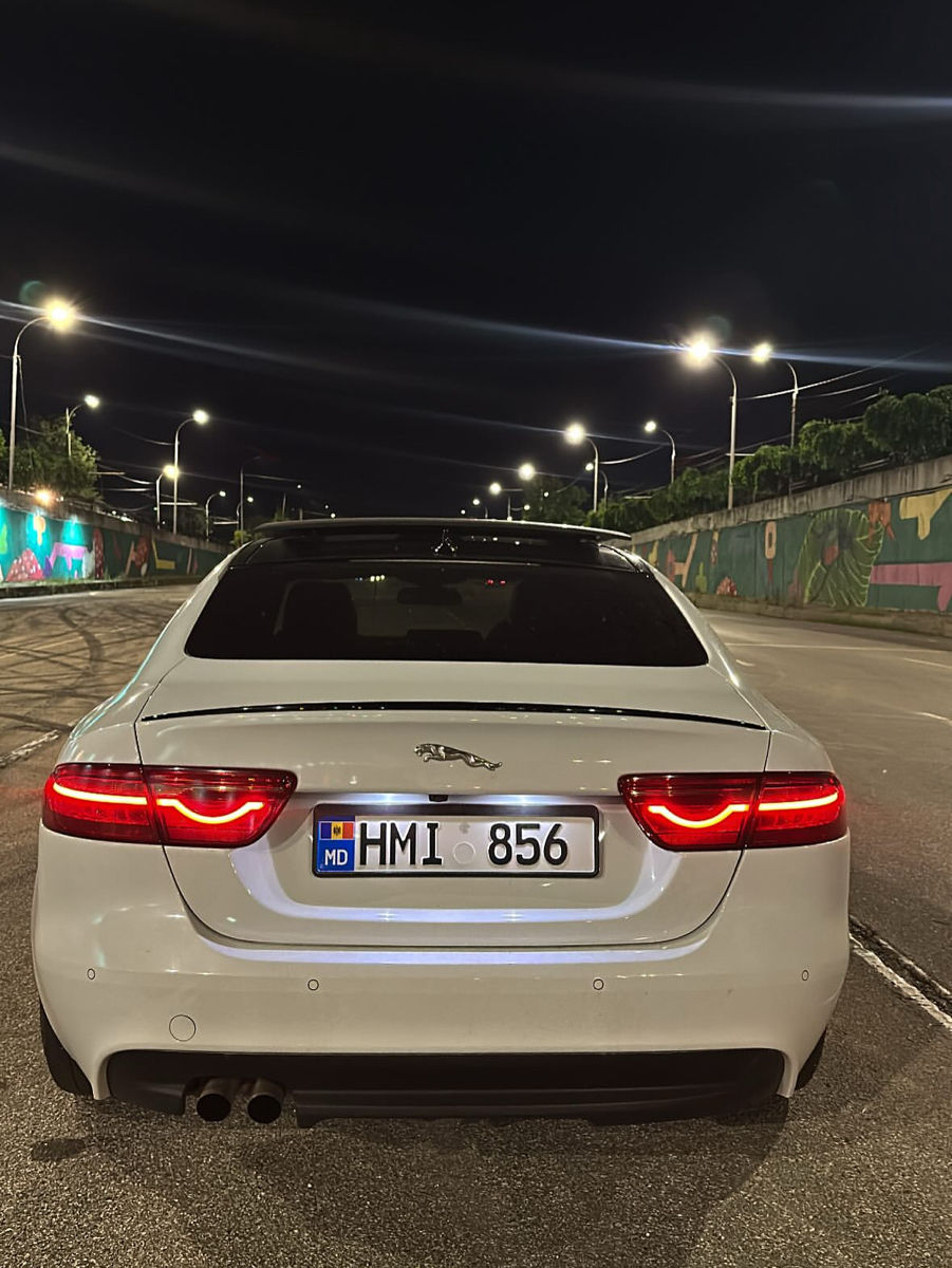 Jaguar XE фото 3