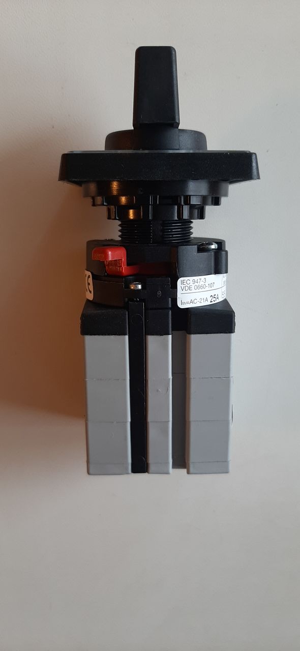 Выключатель/рубильник 25 A