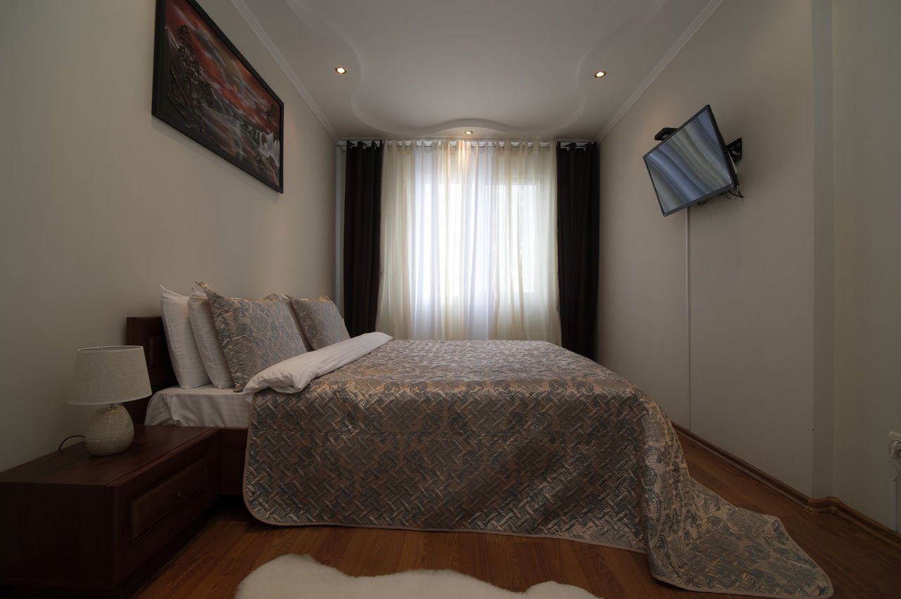 Apartament cu 2 camere, 75 m², Centru, Chișinău foto 4