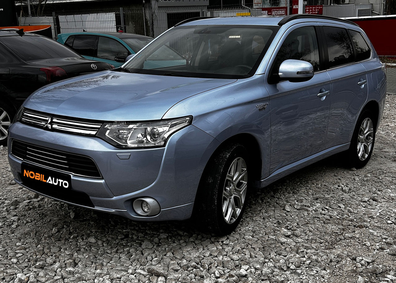 Mitsubishi Outlander foto 0