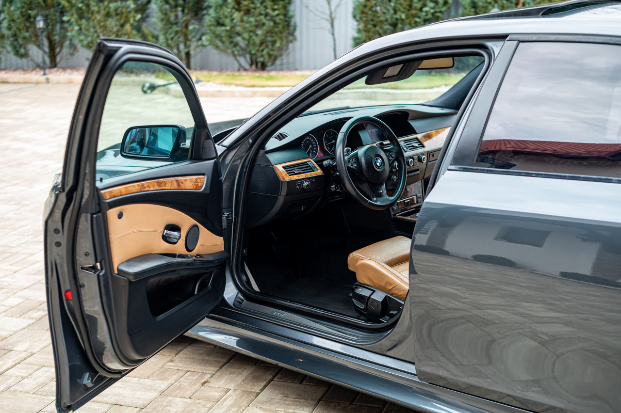 BMW 5 Series foto 6