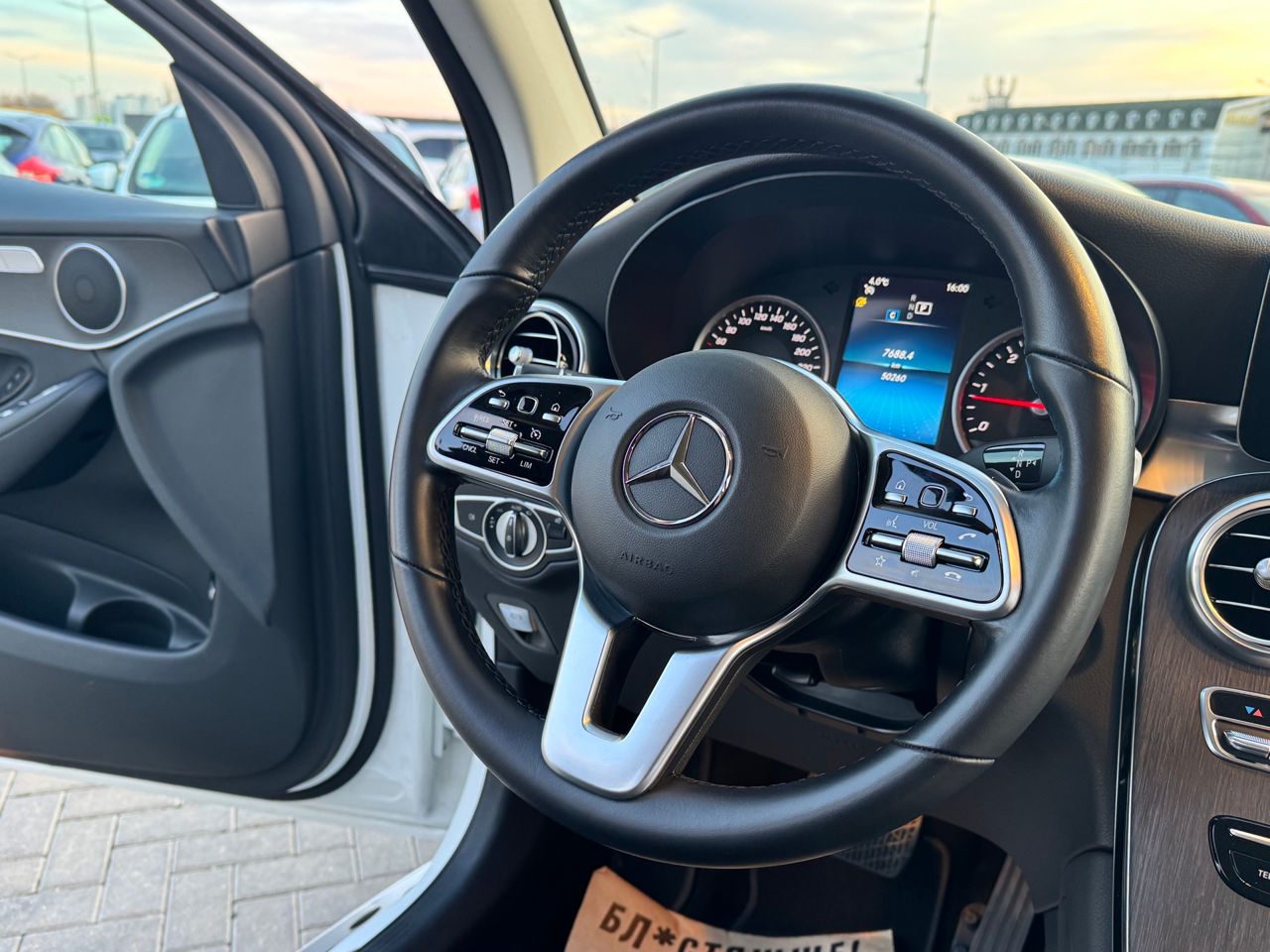 Mercedes GLC foto 8