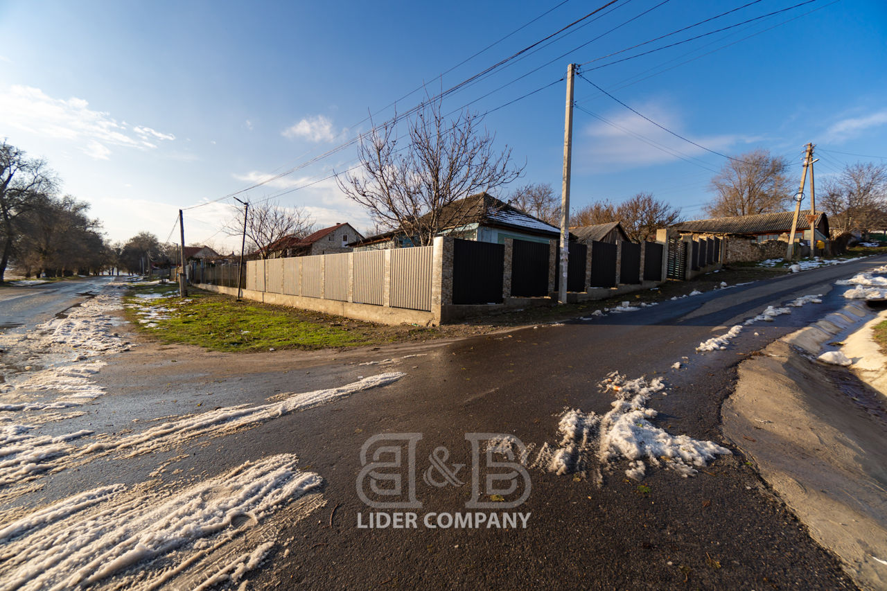 Casa/ teren pentru construtie/ prima linie 29 ari r. Criuleni, s. Coșernita foto 5