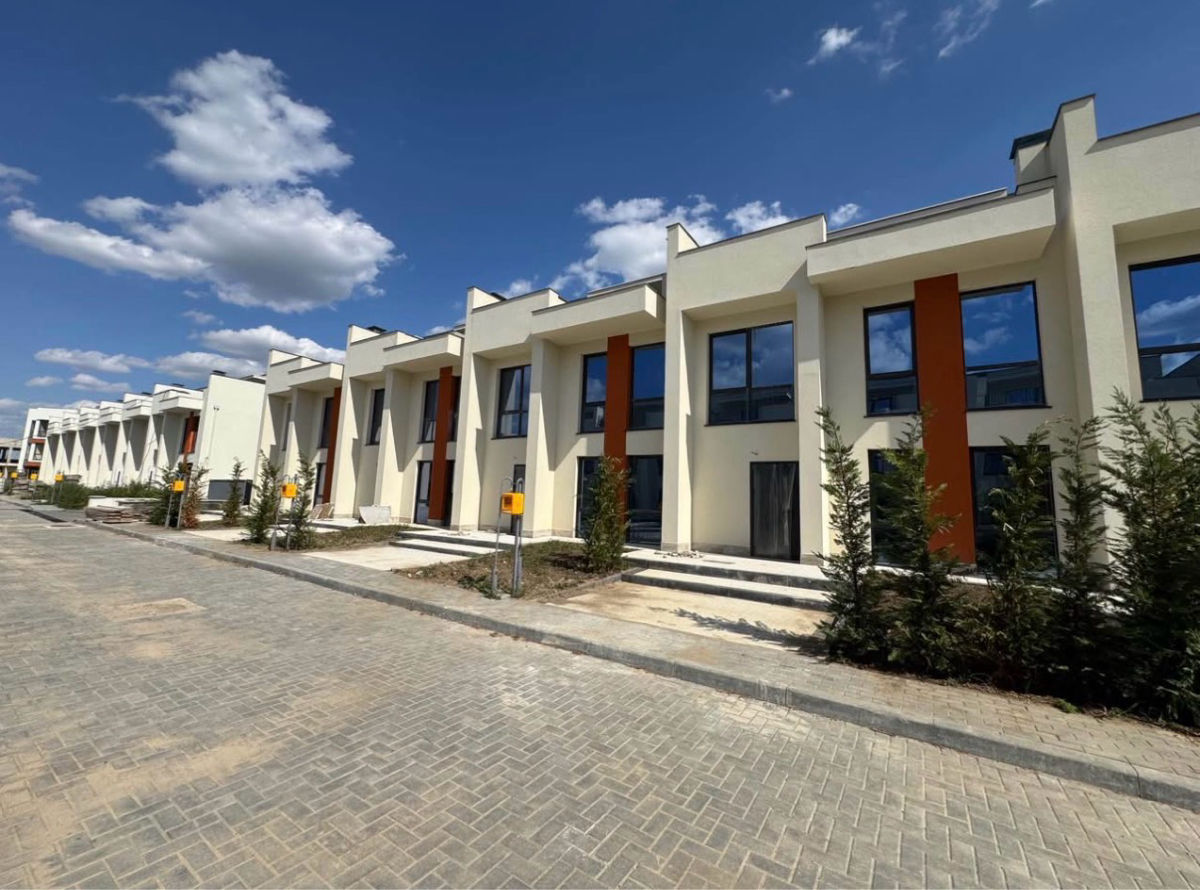 Se vinde Townhouse in 2 nivele, dat in exploatare, direct de la proprietar !